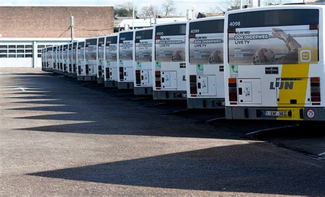 De bus is er bijna, meldt de app. En dan verdwijnt hij van  .